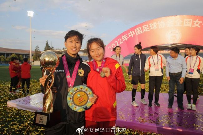 女同学撅着贱屁股等我调教她